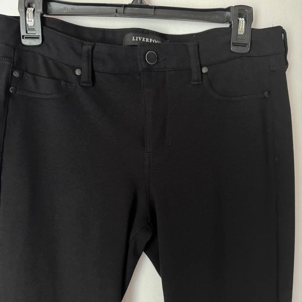 Liverpool Skinny Pants Women Size 8/29 Black Stretch Five Pocket Quiet Luxury